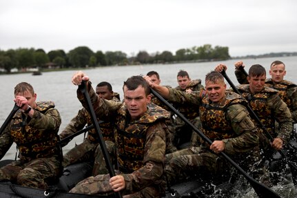 Wisconsin National Guard Soldiers of Company A, 2nd Battalion, 127th Infantry Regiment, 32nd Infantry Brigade Combat Team, conduct combat water survival and swift water rescue training on the Fox River in Oshkosh, Wis., Sept. 10, 2022.