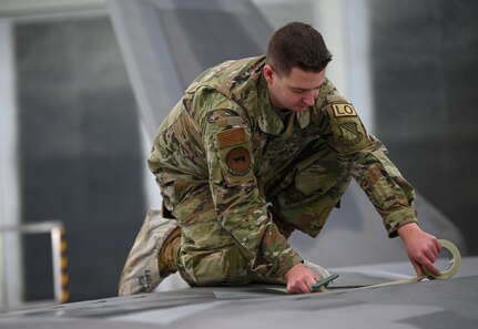 LO Airman prepares F-22