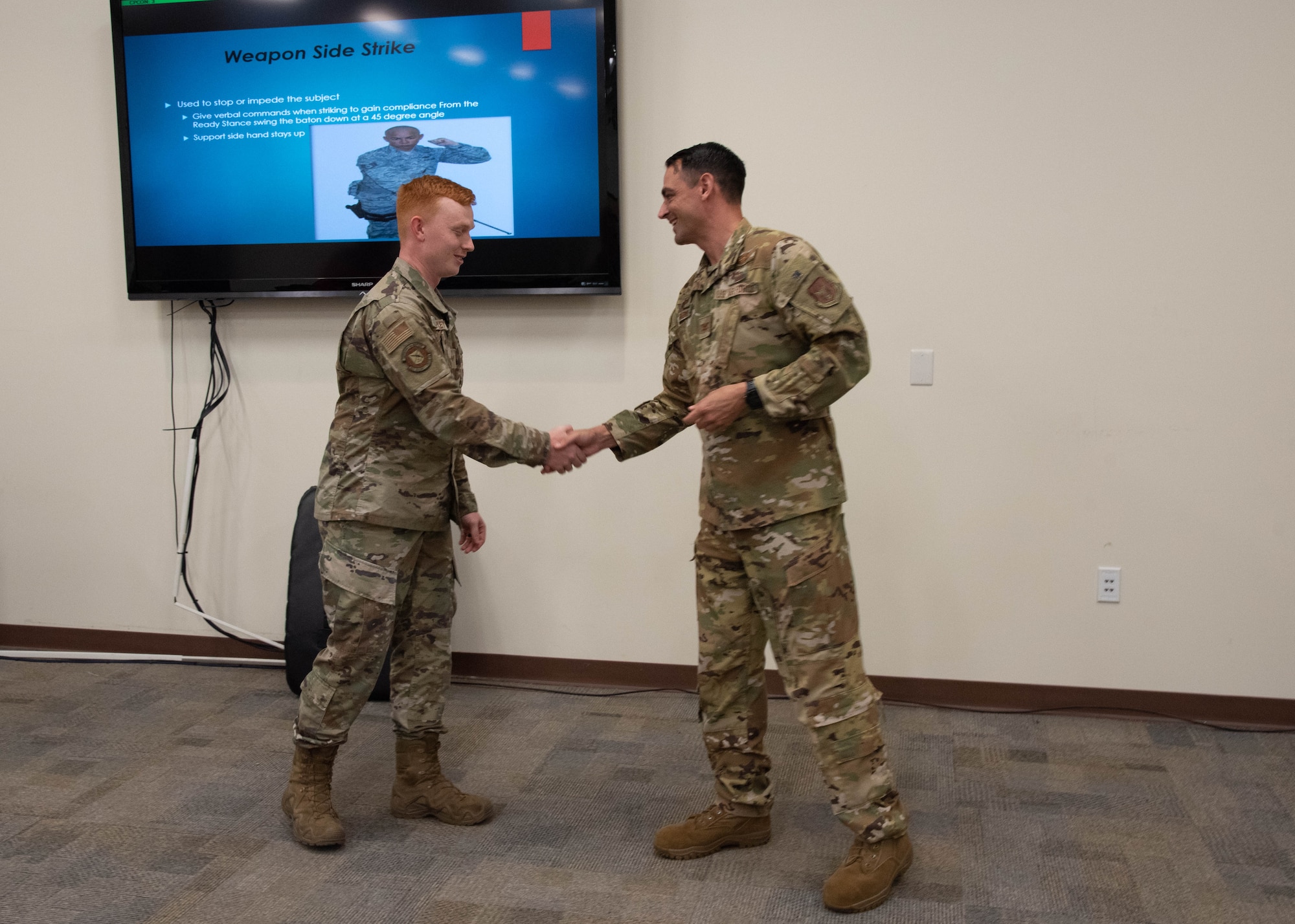 Col. Rubio shakes hands with an Airman