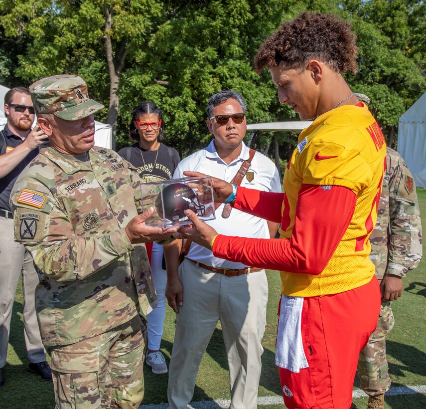 EOD Soldiers support Army recruiting at Kansas City Chiefs Military Appreciation Day