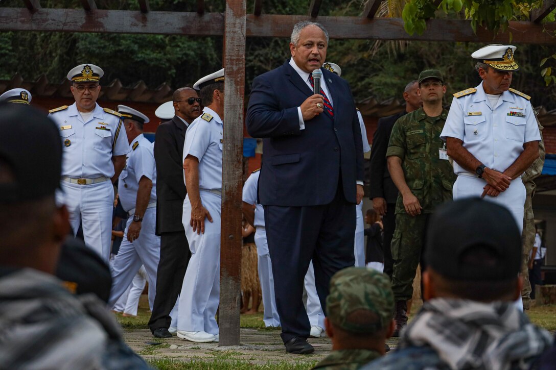 U.S. Secretary of the Navy Carlos Del Toro speaks to multinational marines and sailors while visiting a training area at Ilha do Governador, Rio de Janeiro during exercise UNITAS LXIII, Sept. 8, 2022. UNITAS is the world’s longest-running annual multinational maritime exercise that focuses on enhancing interoperability among multiple nations and joint forces during littoral and amphibious operations in order to build on existing regional partnerships and create new enduring relationships that promote peace, stability, and prosperity in the U.S. Southern Command’s area of responsibility. (U.S. Marine Corps photo by Lance Cpl. Trystan Taft)