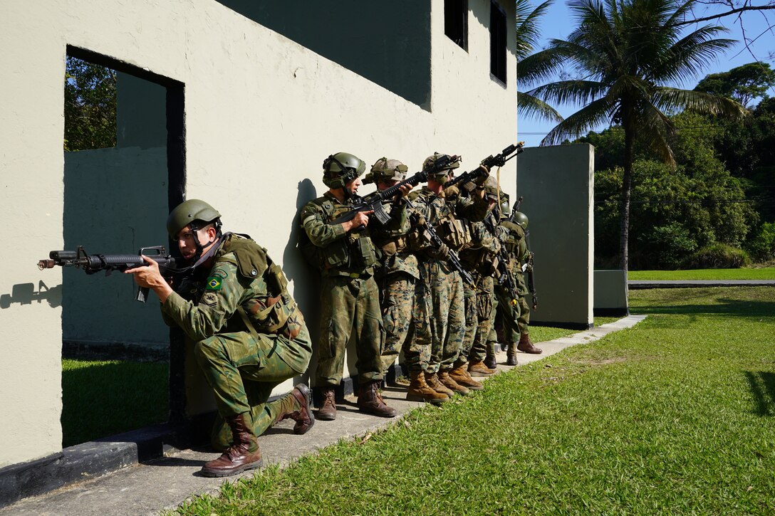Brazilian Marines and United States Marines from Lima Company, 3rd Battalion, 25th Marine Regiment, 4th Marine Division, Marine Forces Reserve in support of Special Purpose Marine Air-Ground Task Force UNITAS LXIII, conduct Military Operations in Urban Terrain (MOUT) training at Ilha do Governador, Rio de Janeiro, Sept. 7, 2022. The training phase of exercise UNITAS integrates partner nations in various military events to exchange information on best practices and enhance interoperability of the multinational force. UNITAS is the world’s longest-running annual multinational maritime exercise that focuses on enhancing interoperability among multiple nations and joint forces during littoral and amphibious operations in order to build on existing regional partnerships and create new enduring relationships that promote peace, stability, and prosperity in the U.S. Southern Command’s area of responsibility. (U.S. Marine Corps photo by Maj. Jeremy Wheeler)
