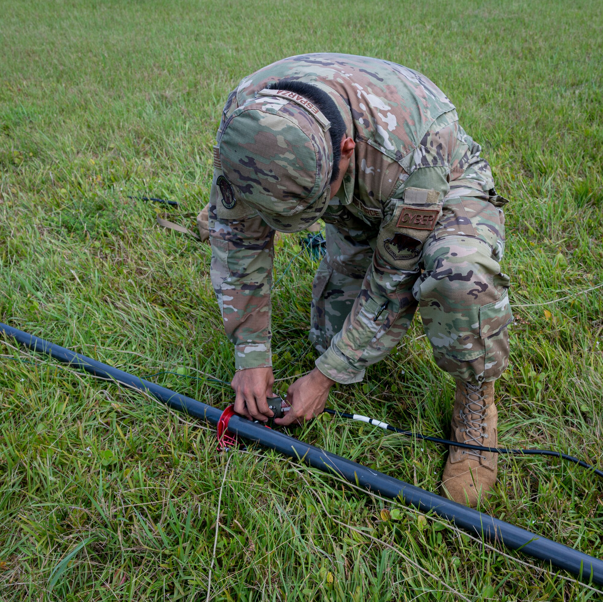Airman 1st Class Diego Esparza, 4th Communications Squadron radio frequency transmission technician, assembles a tactical mass-communication antenna during Exercise Agile Cub 22 at Seymour Johnson Air Force Base, North Carolina, August 25, 2022. The 4th CS’s mission is to ensure effective transmissions and radio frequencies to other bases, units and partners. (U.S. Air Force photo by Airman 1st Class Sabrina Fuller)