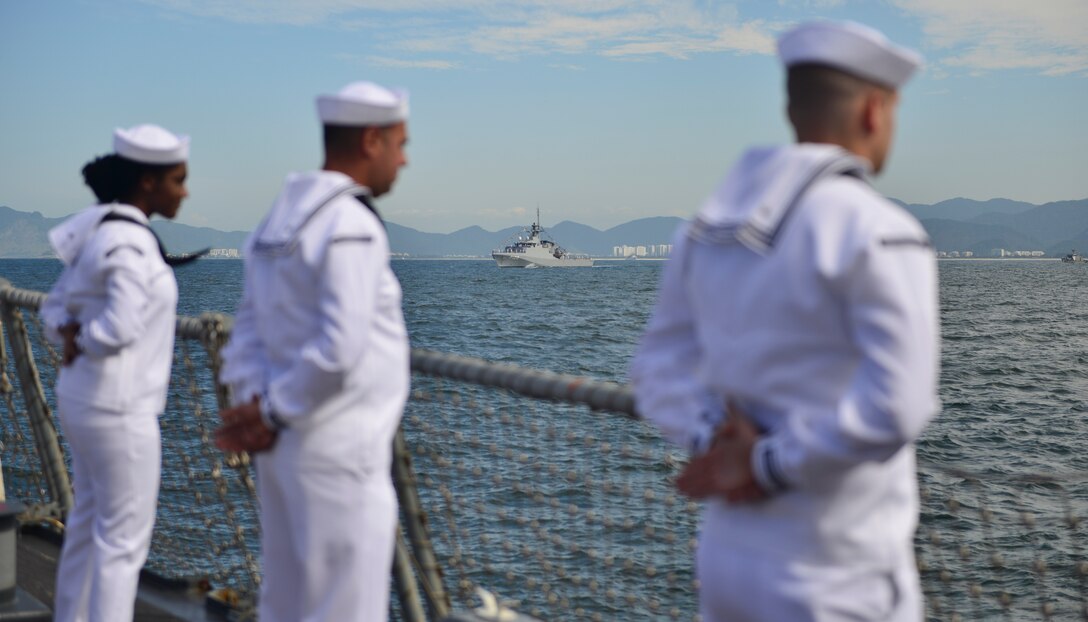 GUANABARA BAY, Brazil (Sept. 7, 2022) Sailors aboard the Arleigh Burke-class guided-missile destroyer USS Lassen (DDG 82) man the rails during the Parade of Ships marking Brazil’s bicentennial during UNITAS LXIII, Sept. 7, 2022. UNITAS is the world’s longest-running maritime exercise. Hosted this year by Brazil, it brings together multinational forces from Belize, Brazil, Cameroon, Chile, Colombia, Dominican Republic, Ecuador, France, Guyana, Jamaica, Mexico, Namibia, Panama, Paraguay, Peru, South Korea, Spain, United Kingdom, Uruguay, and the United States conducting operations in and off the coast of Rio de Janeiro. The exercise trains forces to conduct joint maritime operations through the execution of anti-surface, anti-submarine, anti-air, amphibious and electronic warfare operations that enhance warfighting proficiency and increase interoperability among participating naval and marine forces. (U.S. Navy photo by Mass Communication Specialist 1st Class Mitch Meppelink/Released)