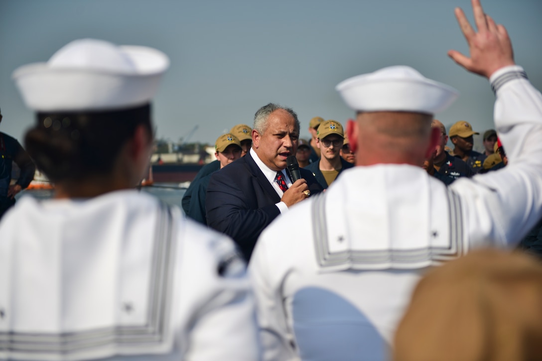 RIO DE JANEIRO (Sept. 8, 2022) U.S. Secretary of the Navy Carlos Del Toro delivers remarks and answers questions from Sailors aboard the Arleigh Burke-class guided-missile destroyer USS Lassen (DDG 82) during a visit as part of UNITAS LXIII Sept. 8, 2022. UNITAS is the world’s longest-running maritime exercise. Hosted this year by Brazil, it brings together multinational forces from Brazil, Cameroon, Chile, Colombia, Dominican Republic, Ecuador, France, Guyana, Jamaica, Mexico, Namibia, Panama, Paraguay, Peru, South Korea, Spain, United Kingdom, Uruguay, and the United States conducting operations in and off the coast of Rio de Janeiro. The exercise trains forces to conduct joint maritime operations through the execution of anti-surface, anti-submarine, anti-air, amphibious and electronic warfare operations that enhance warfighting proficiency and increase interoperability among participating naval and marine forces. (U.S. Navy photo by Mass Communication Specialist 1st Class Mitch Meppelink/Released)