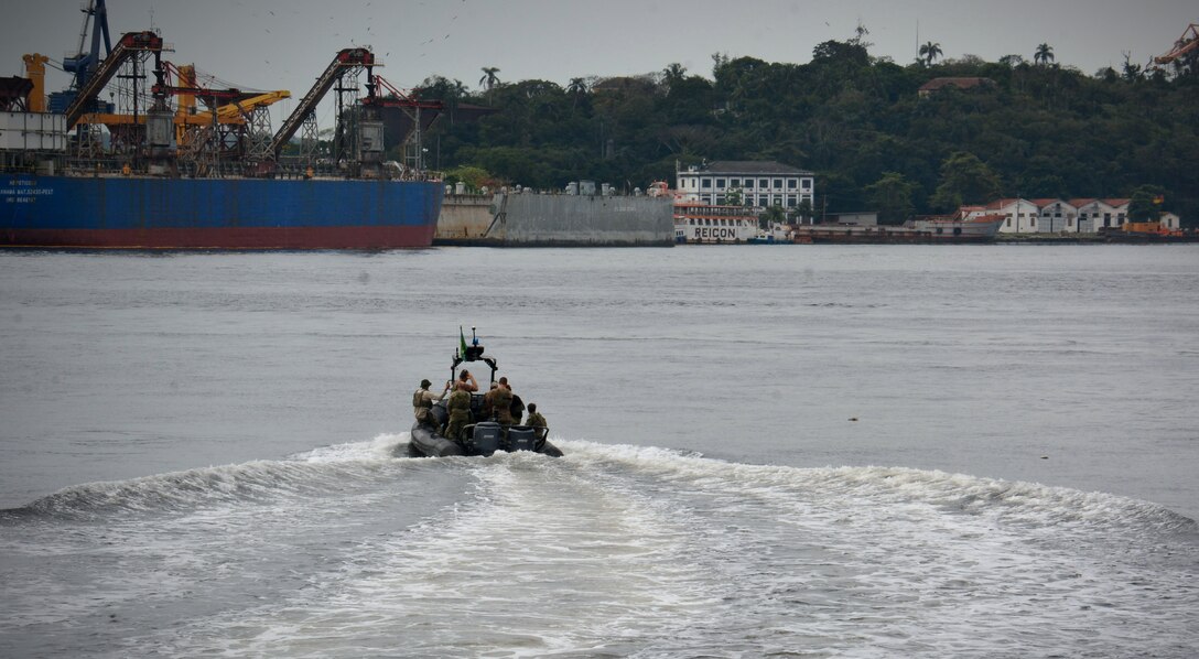 RIO DE JANEIRO – Members of a U.S. Navy Special Boat Team trains Brazilian counterparts on how to drive a vessel during a visit, board, search, and seizure (VBSS) as part of UNITAS LXIII, Sept. 13, 2022. UNITAS is the world’s longest-running maritime exercise. Hosted this year by Brazil, it brings together multinational forces from Belize, Brazil, Cameroon, Chile, Colombia, Dominican Republic, Ecuador, France, Guyana, Jamaica, Mexico, Namibia, Panama, Paraguay, Peru, South Korea, Spain, United Kingdom, Uruguay, and the United States conducting operations in and off the coast of Rio de Janeiro. The exercise trains forces to conduct joint maritime operations through the execution of anti-surface, anti-submarine, anti-air, amphibious and electronic warfare operations that enhance warfighting proficiency and increase interoperability among participating naval and marine forces. (U.S. Navy photo by Mass Communication Specialist 3rd Class Jahlena Royer/Released)