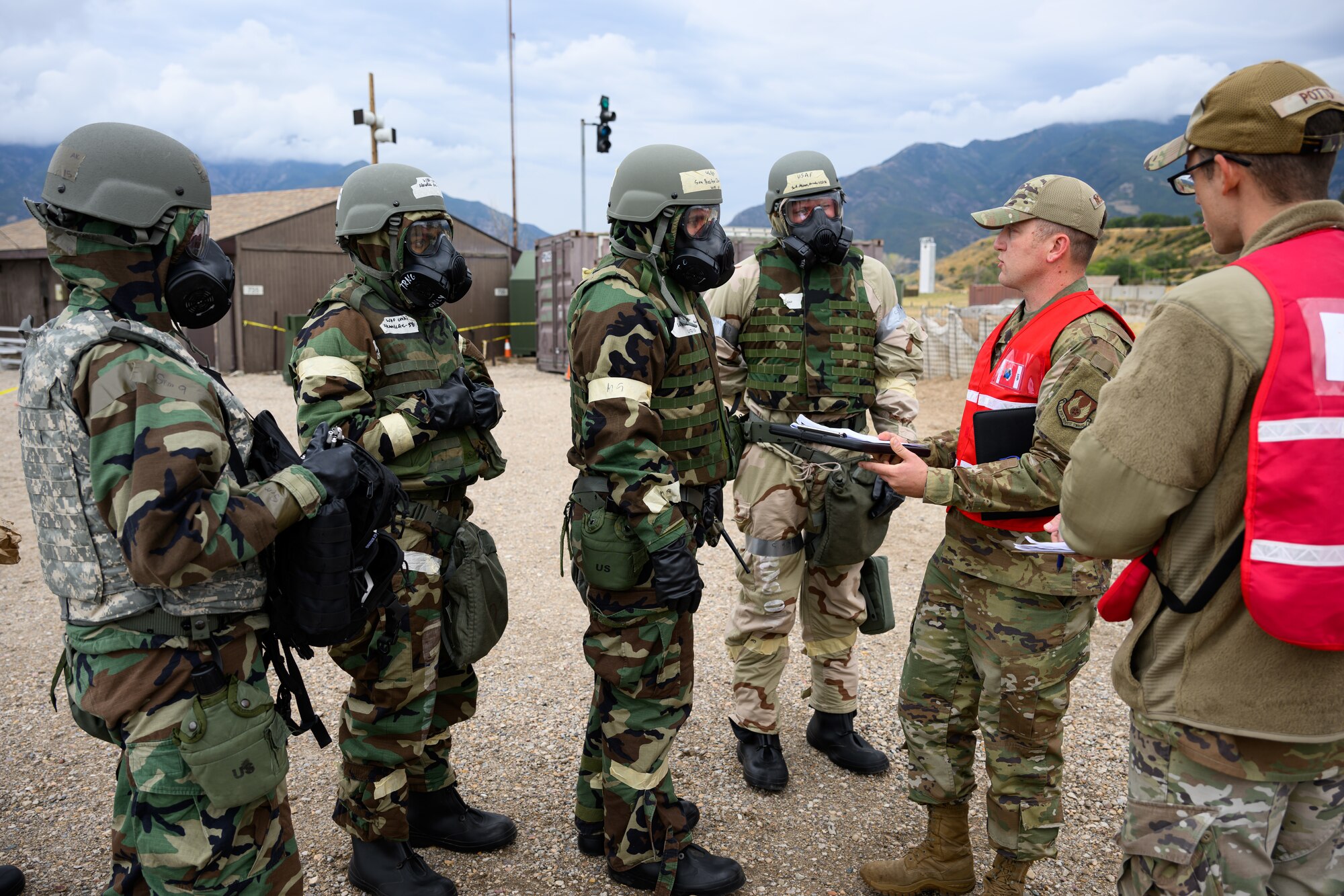 Master Sgt. Kenneth Richmond, Wing Inspection Team member, speaks with a post-attack reconnaissance team during a Phase 2 exercise at Hill Air Force Base, Utah, Sept. 14, 2022.