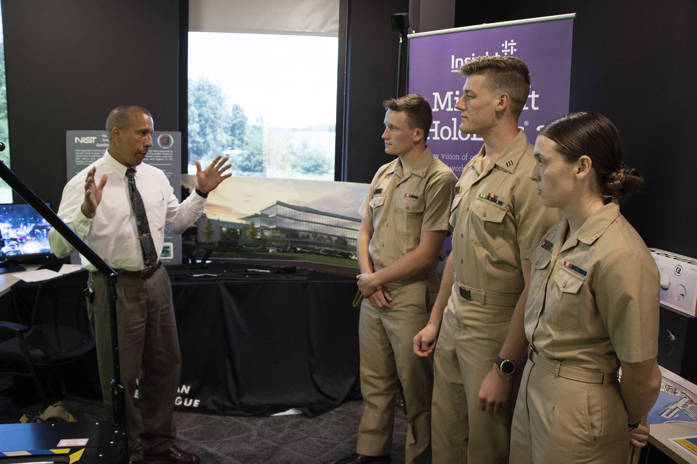 Usna Uniform Store 34 - c1gd6e4