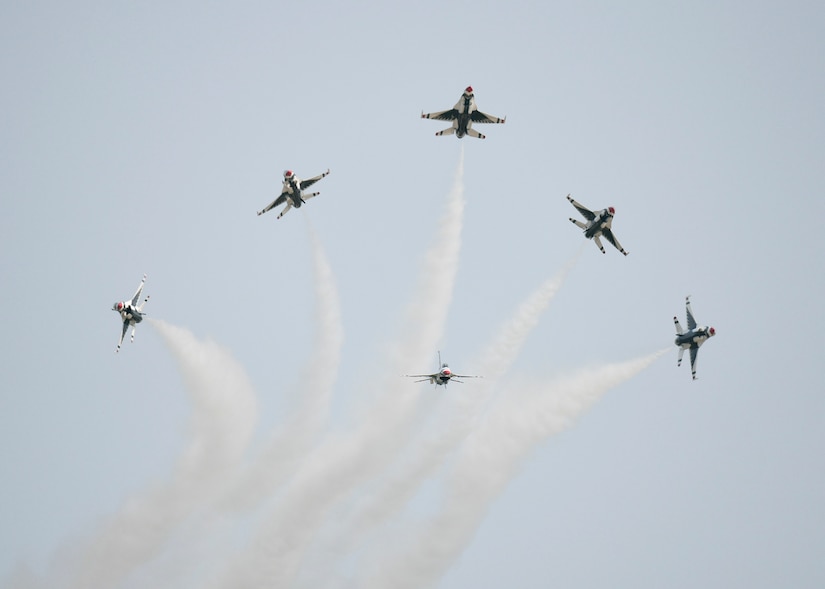 The U.S. Air Force Demonstration Squadron "Thunderbirds" perform an aerial demonstration during the Joint Base Andrews 2022 Air & Space Expo at JBA, Sept. 16, 2022.