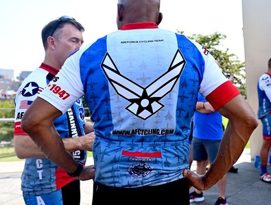 picture of the back of a cycling jersey