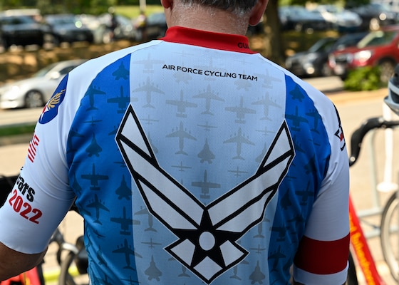 picture of back of cycling jersey