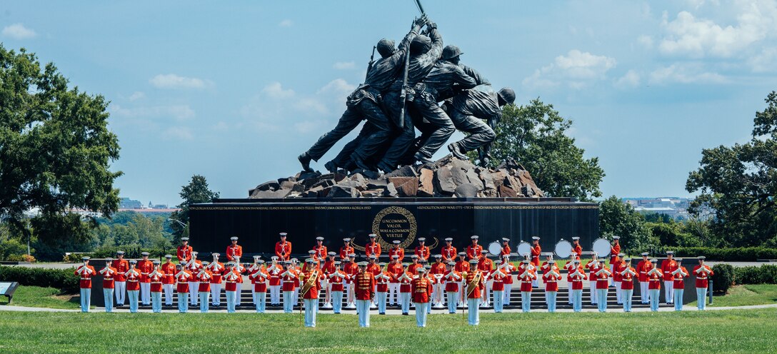 Unit photo at the Marine Corps War Memorial
