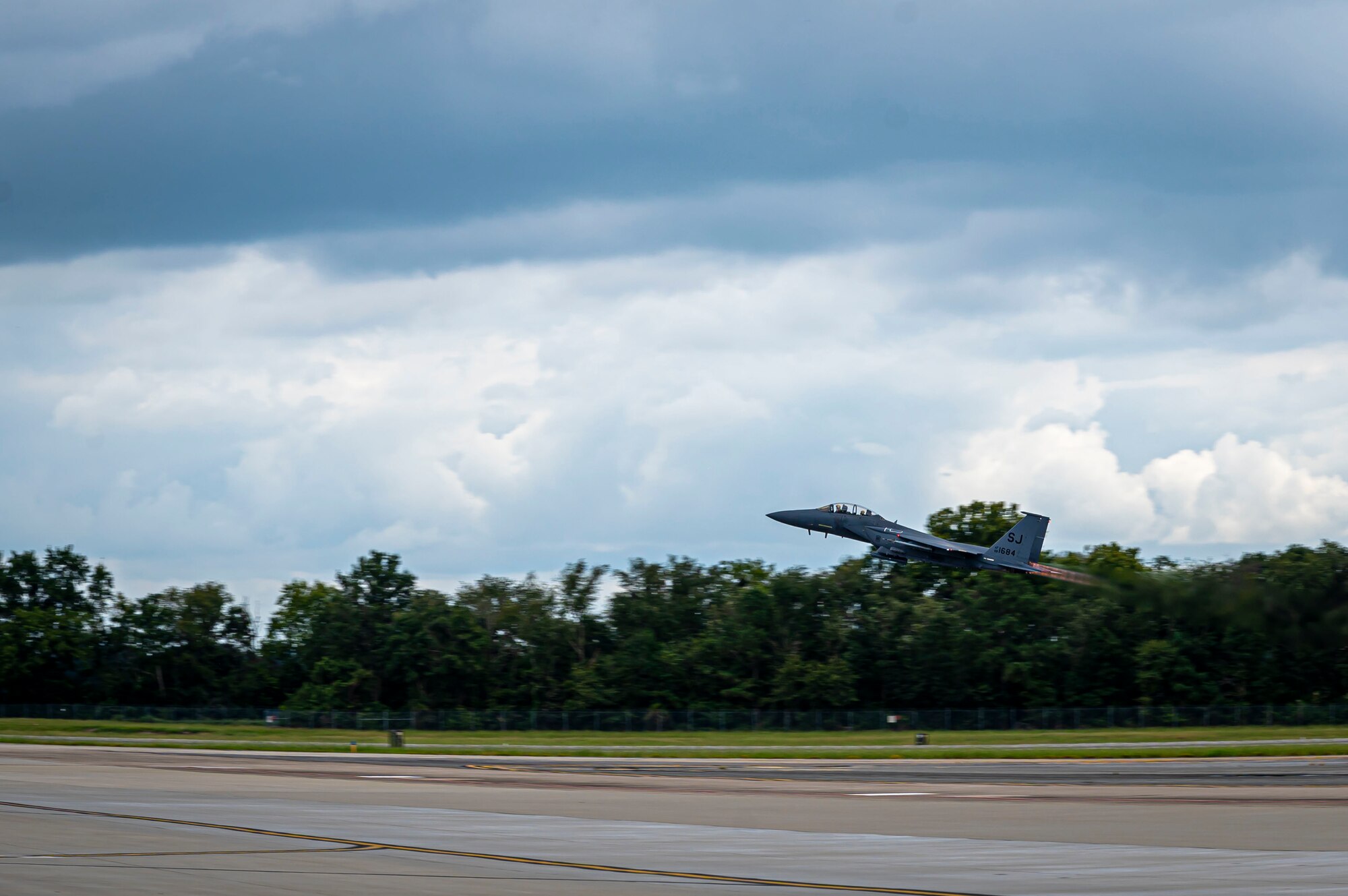 An F-15E Strike Eagle assigned to the 4th Fighter Wing takes off at Seymour Johnson Air Force Base, North Carolina, Sept. 8, 2022. The 4th FW is home to 94 F-15E Strike Eagle aircraft that are assigned to two operational and two training fighter squadrons. (U.S. Air Force photo by Airman 1st Class Sabrina Fuller)