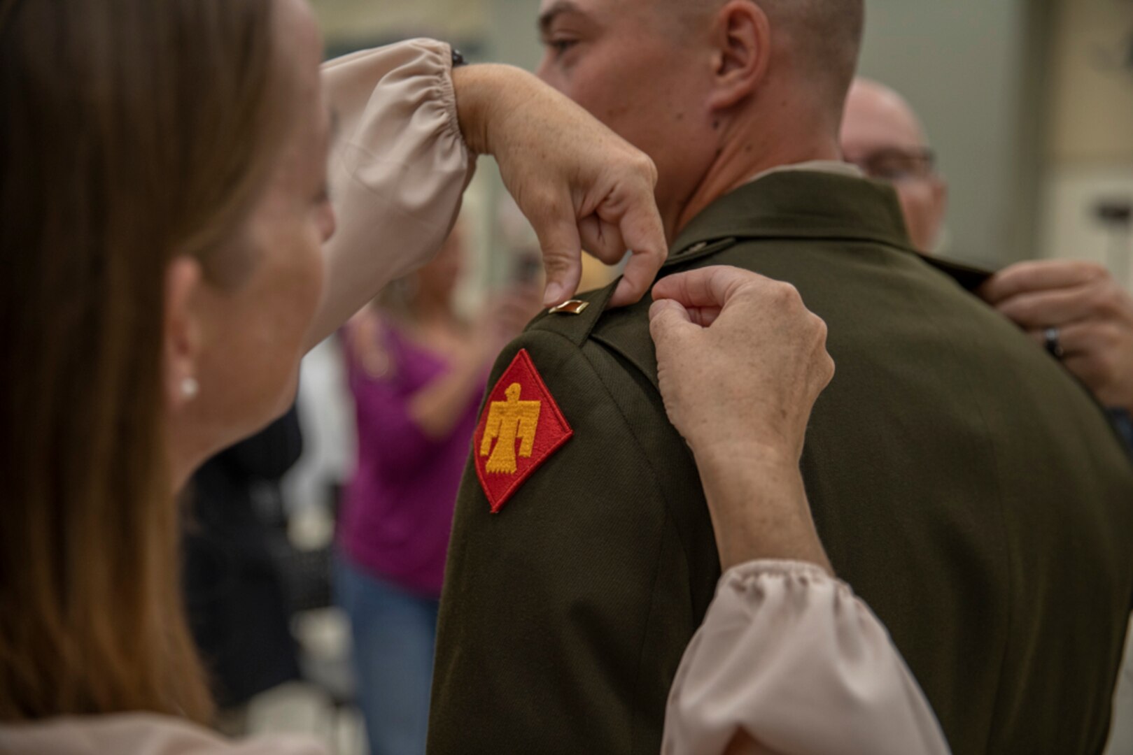 Former officer candidate Matthew Buck is pinned with his new rank of second lieutenant during his OCS graduation in Norman, Oklahoma, Sept. 18, 2022. During the ceremony, family members and loved ones were invited to pin the ranks upon the newly commissioned officers. (Oklahoma National Guard photo by Spc. Haden Tolbert)