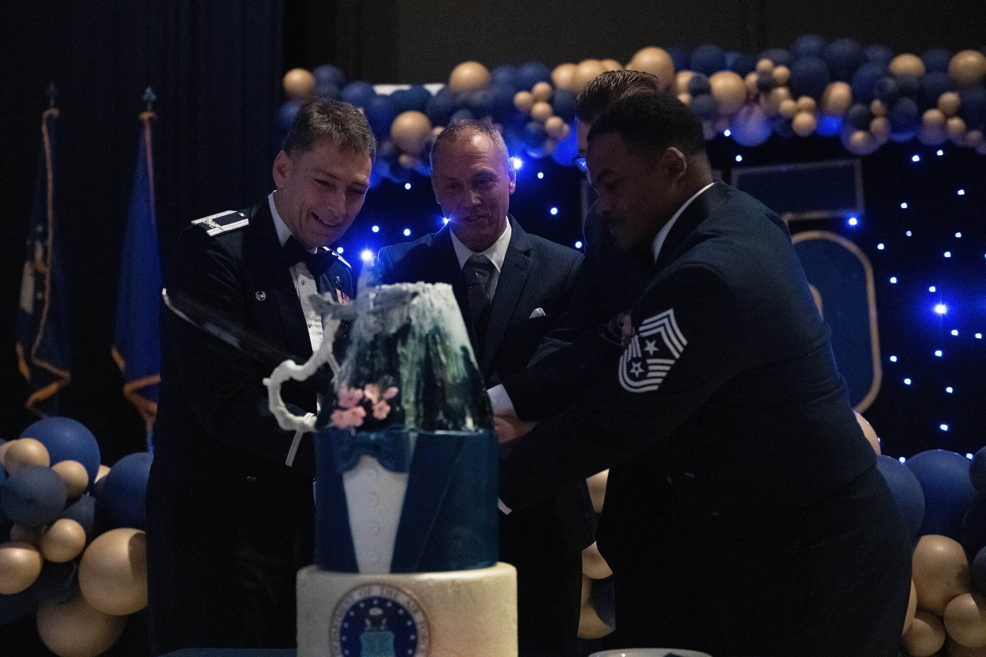 Airmen cut cake