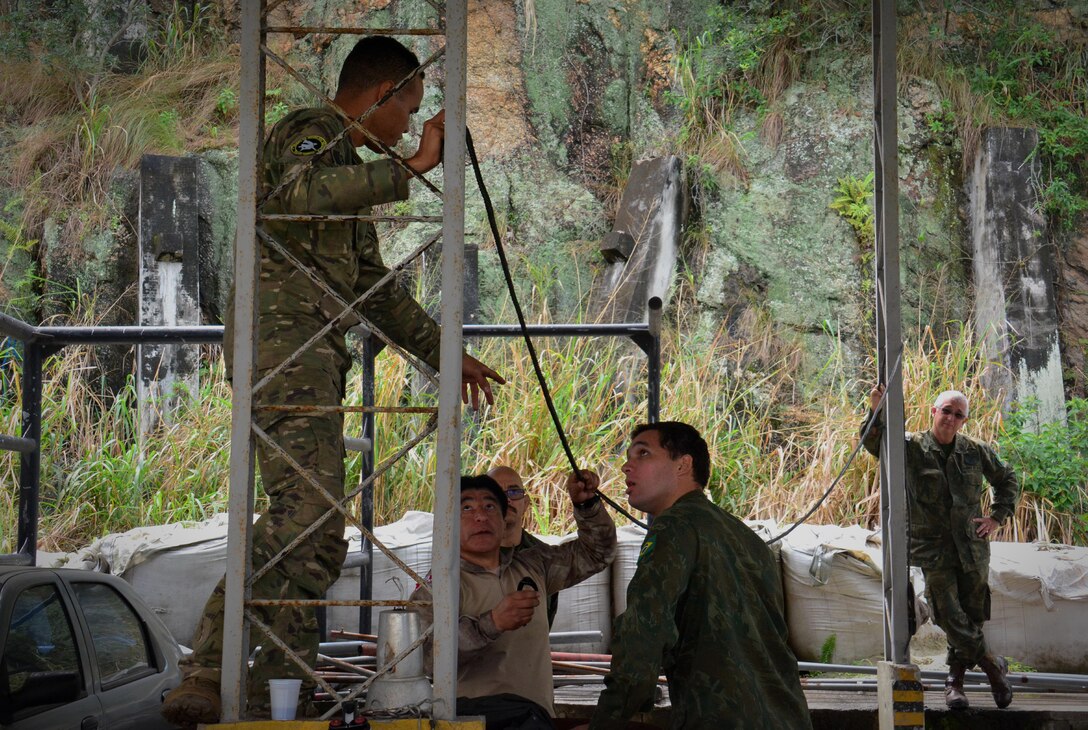 RIO DE JANEIRO (Sept. 15, 2022) Members of the Brazilian Navy take part in a tactics, techniques and procedures (TTP) exchange with Explosive Ordnance Disposal Mobile Unit (EODMU) 2 during UNITAS LXIII, Sept. 15, 2022. UNITAS is the world’s longest-running maritime exercise. Hosted this year by Brazil, it brings together multinational forces from Belize, Brazil, Cameroon, Chile, Colombia, Dominican Republic, Ecuador, France, Guyana, Jamaica, Mexico, Namibia, Panama, Paraguay, Peru, South Korea, Spain, United Kingdom, Uruguay, and the United States conducting operations in and off the coast of Rio de Janeiro. The exercise trains forces to conduct joint maritime operations through the execution of anti-surface, anti-submarine, anti-air, amphibious and electronic warfare operations that enhance warfighting proficiency and increase interoperability among participating naval and marine forces. (U.S. Navy photo by Mass Communication Specialist 3rd Class Jahlena Royer/Released)