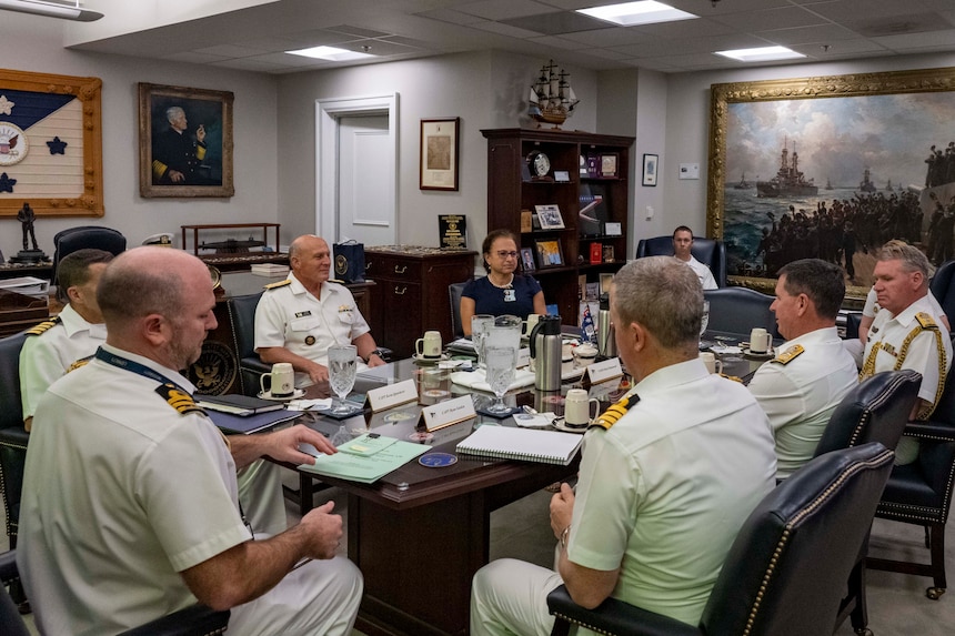 WASHINGTON (September 22, 2022) — Chief of Naval Operations Adm. Mike Gilday meets with Royal Australian Navy’s Chief of Navy Vice Adm. Mark Hammond at the Pentagon, Sept. 22. The two leaders focused on interoperability and their ongoing work to expand and strengthen maritime security in the Indo-Pacific region. (U.S. Navy photo by Chief Mass Communication Specialist Amanda Gray/released)