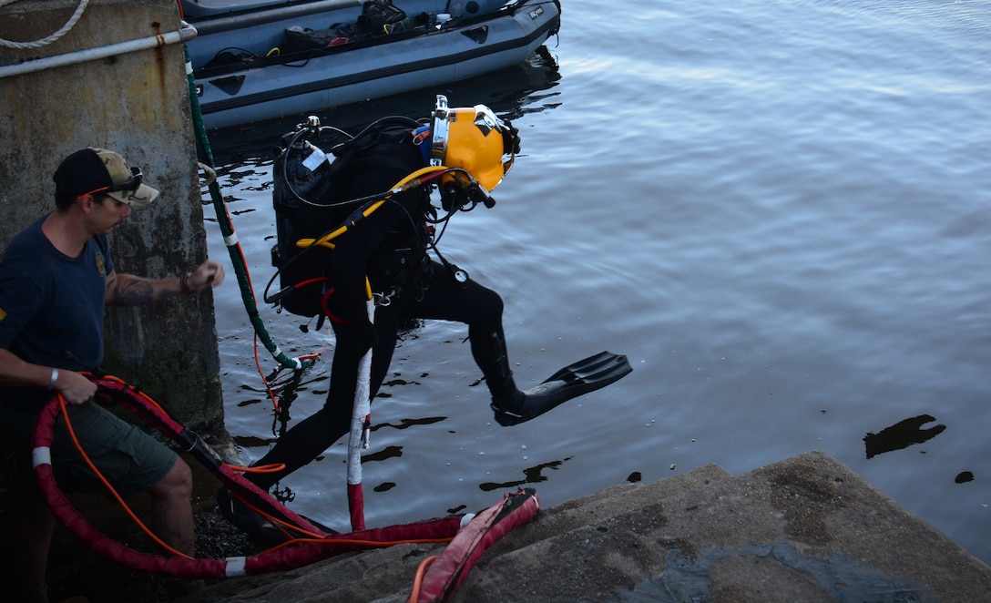 A U.S. Navy diver, assigned to Mobile Diving and Salvage Unit 2 (MDSU-2) enters water to conduct diving operations during UNITAS LXIII, Sept. 19, 2022. UNITAS is the world’s longest-running maritime exercise. Hosted this year by Brazil, it brings together multinational forces from Brazil, Cameroon, Chile, Colombia, Dominican Republic, Ecuador, France, Guyana, Jamaica, Mexico, Namibia, Panama, Paraguay, Peru, South Korea, Spain, United Kingdom, Uruguay, and the United States conducting operations in and off the coast of Rio de Janeiro. The exercise trains forces to conduct joint maritime operations through the execution of anti-surface, anti-submarine, anti-air, amphibious and electronic warfare operations that enhance warfighting proficiency and increase interoperability among participating naval and marine forces.