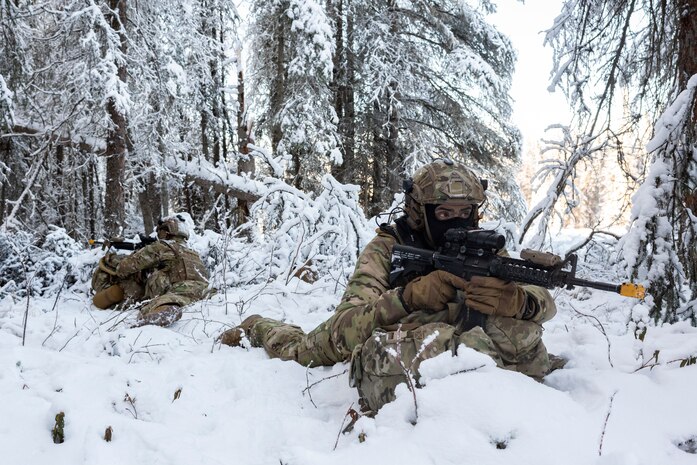 Two airmen in the snow

https://www.af.mil/About-Us/Fact-Sheets/Display/Article/2483538/air-force-special-warfare/