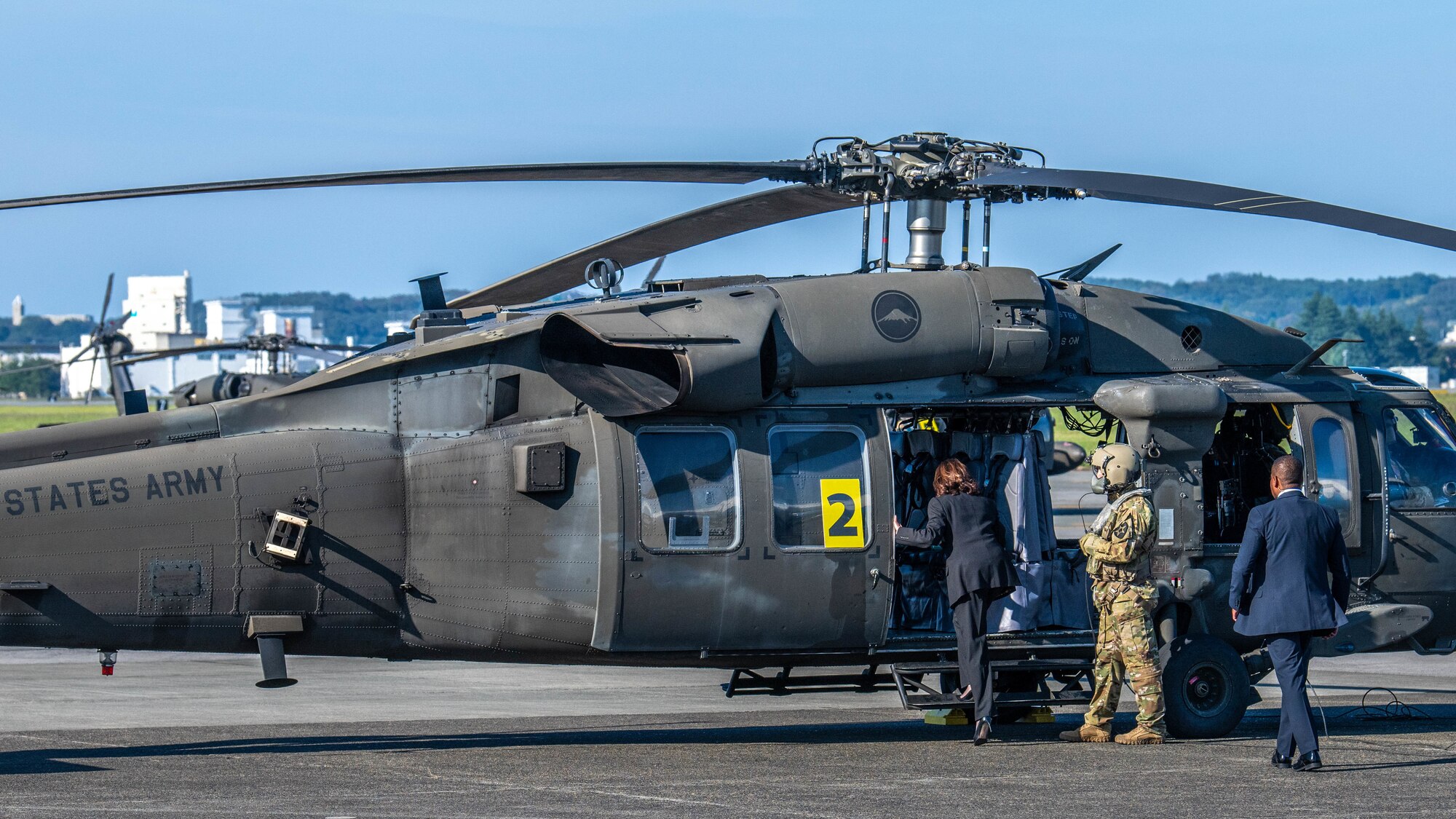 Vice President boards a UH-60 Black Hawk helicopter