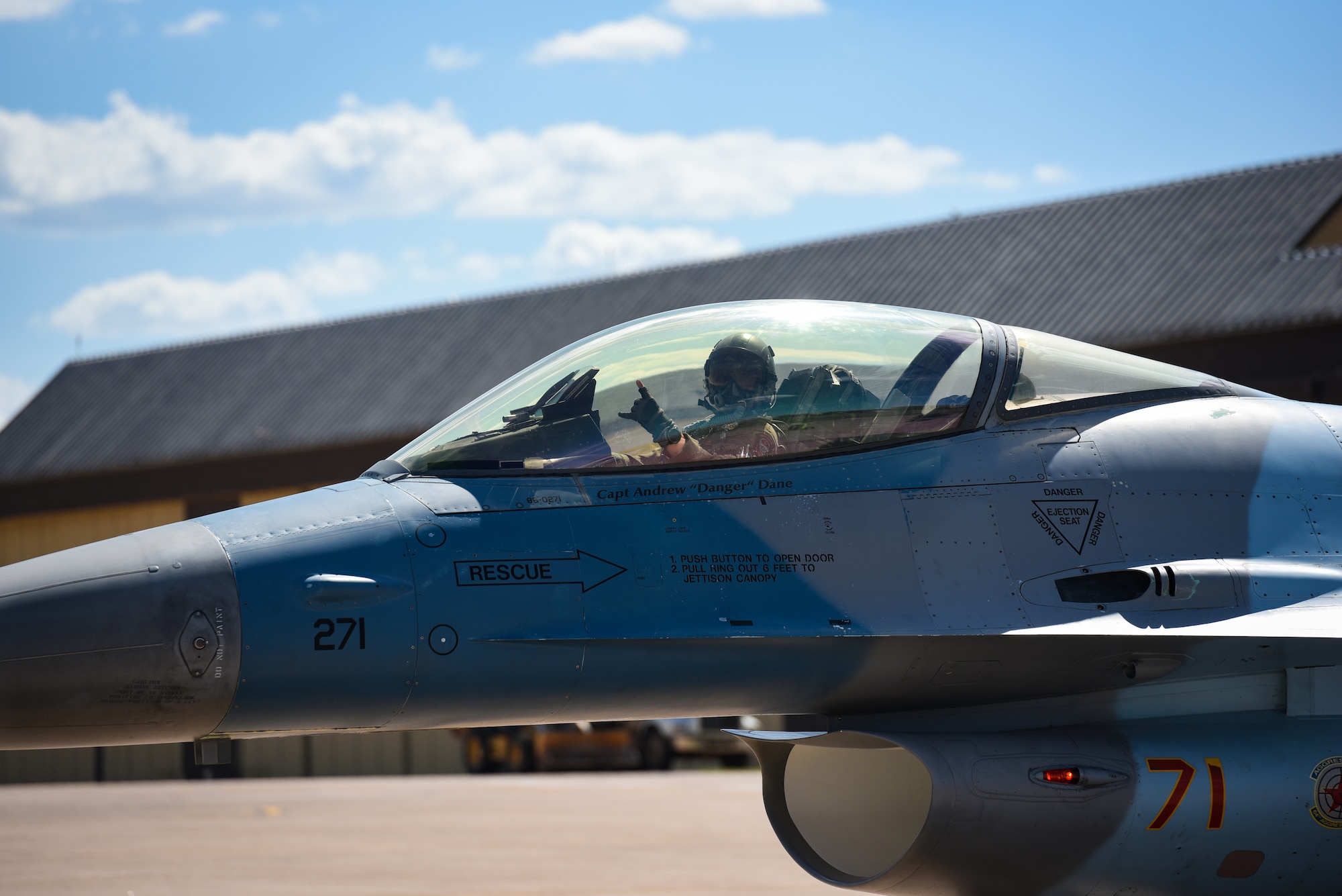 F-16 arrives at Sheppard AFB