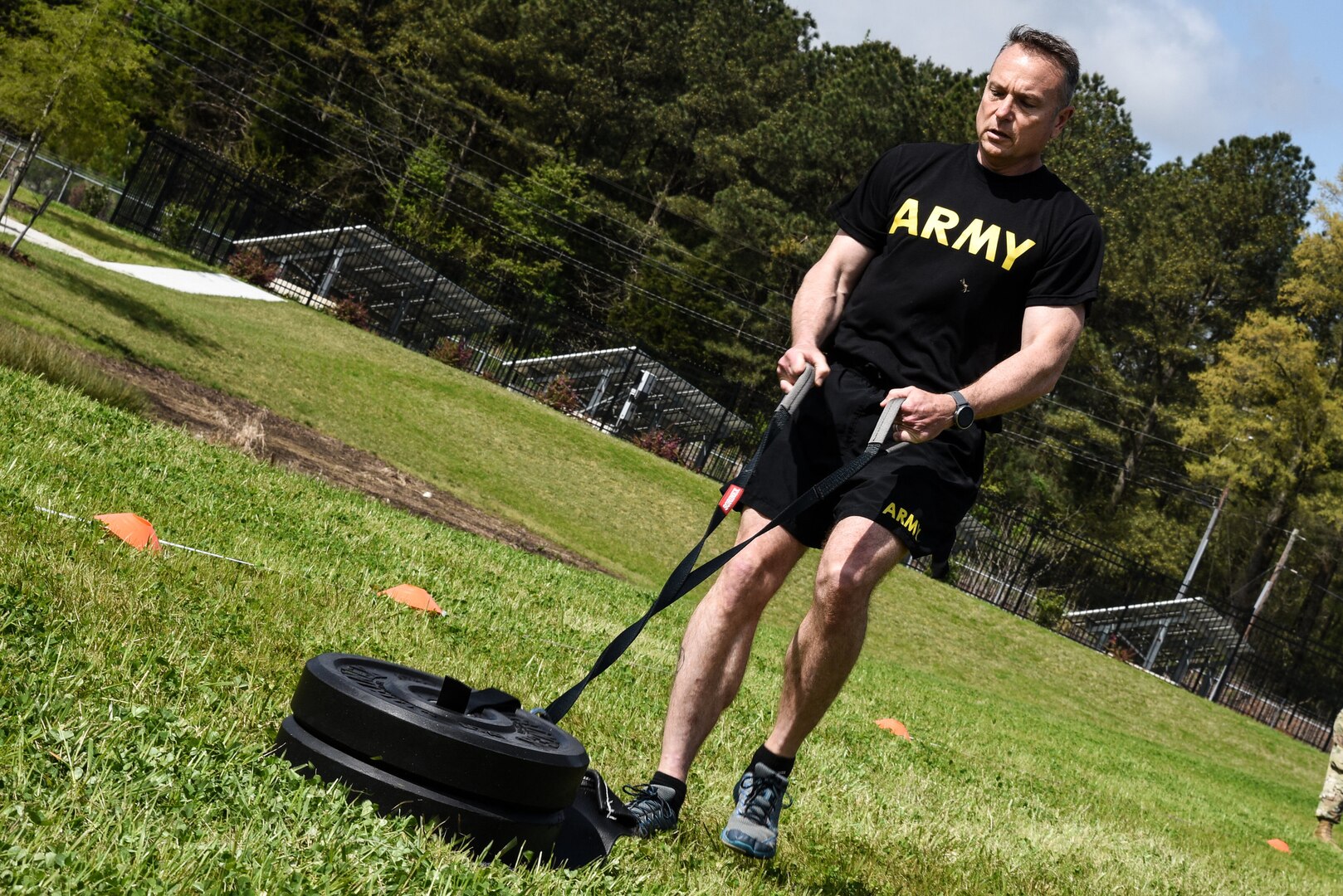 Soldiers assigned to the Virginia National Guard’s Joint Force Headquarters participate in an Army Combat Fitness Test familiarization event April 11, 2021, at Defense Supply Center Richmond, Virginia. (U.S. Army National Guard photo by Sgt. 1st Class Terra C. Gatti)