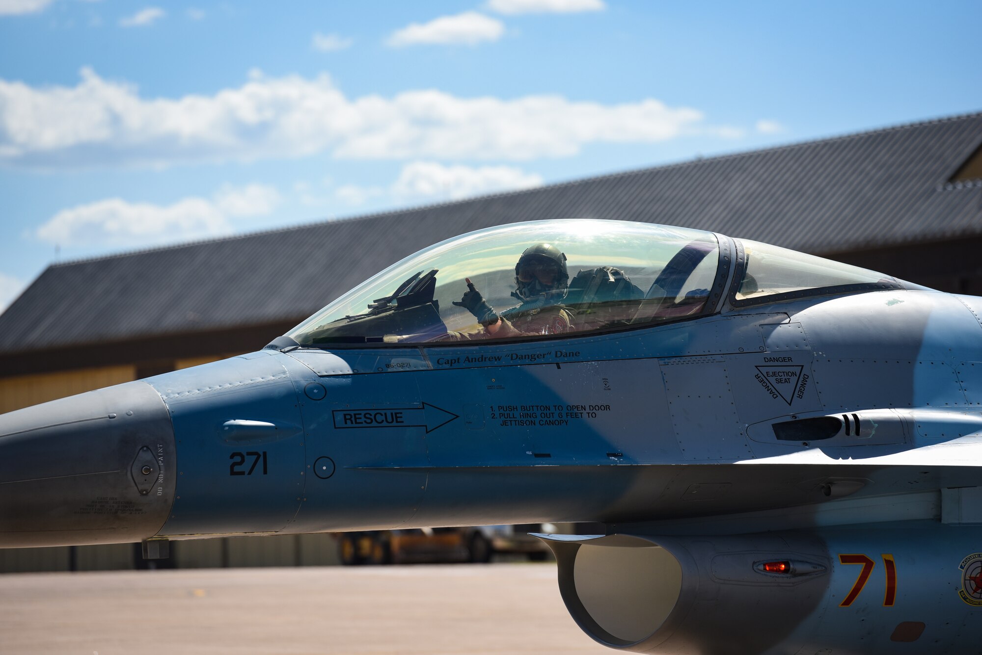 F-16 arrives at Sheppard AFB