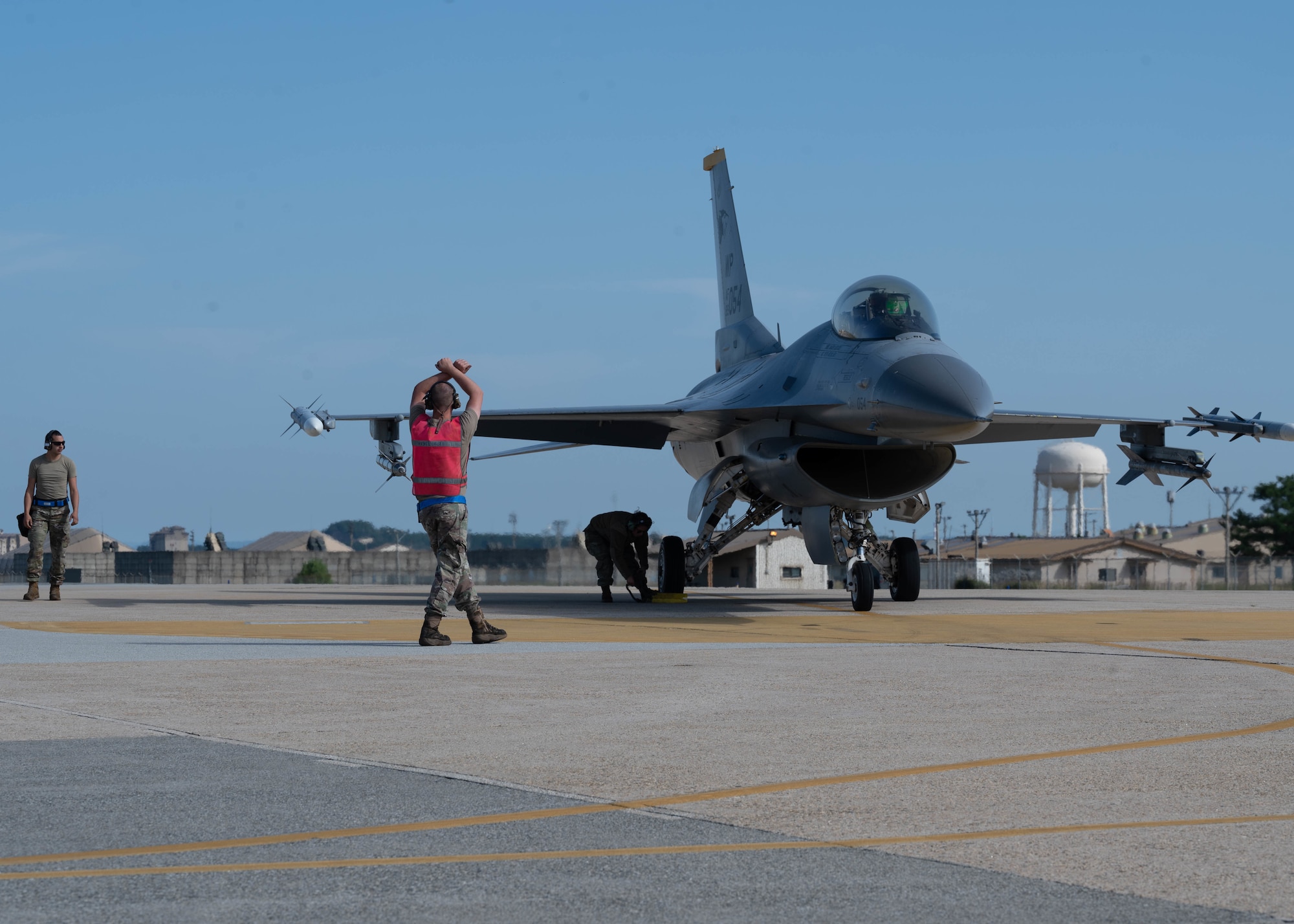 Maintenance Airmen with the 8th Fighter Wing perform pre-flight checks on an F-16 Fighting Falcon assigned to the 80th Fighter Squadron at Kunsan Air Base, Republic of Korea, Sept. 22, 2022. The 80th FS is one of two fighter squadrons assigned to the 8th FW who promote a free and open Indo-Pacific theater. (U.S. Air Force photo by Staff Sgt. Isaiah J. Soliz)