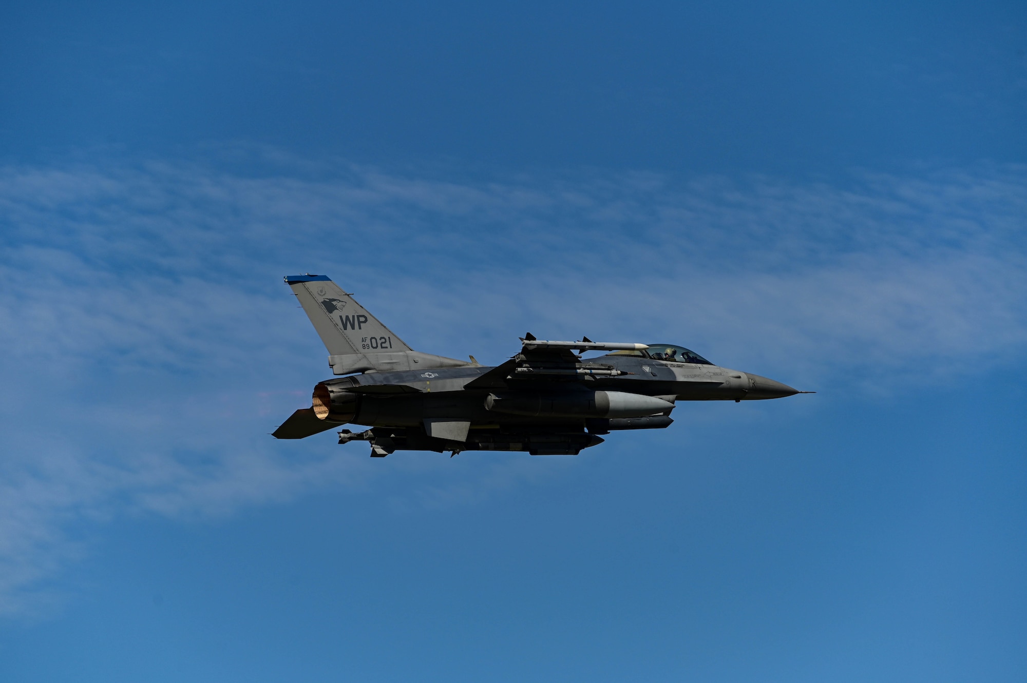 A U.S. Air Force F-16 Fighting Falcon assigned to the 8th Fighter Wing soars through the sky during routine training at Kunsan Air Base, Republic of Korea, Sept. 22, 2022. The F-16 is the 8th FW’s primary aircraft. (U.S. Air Force Photo by Senior Airman Shannon Braaten)