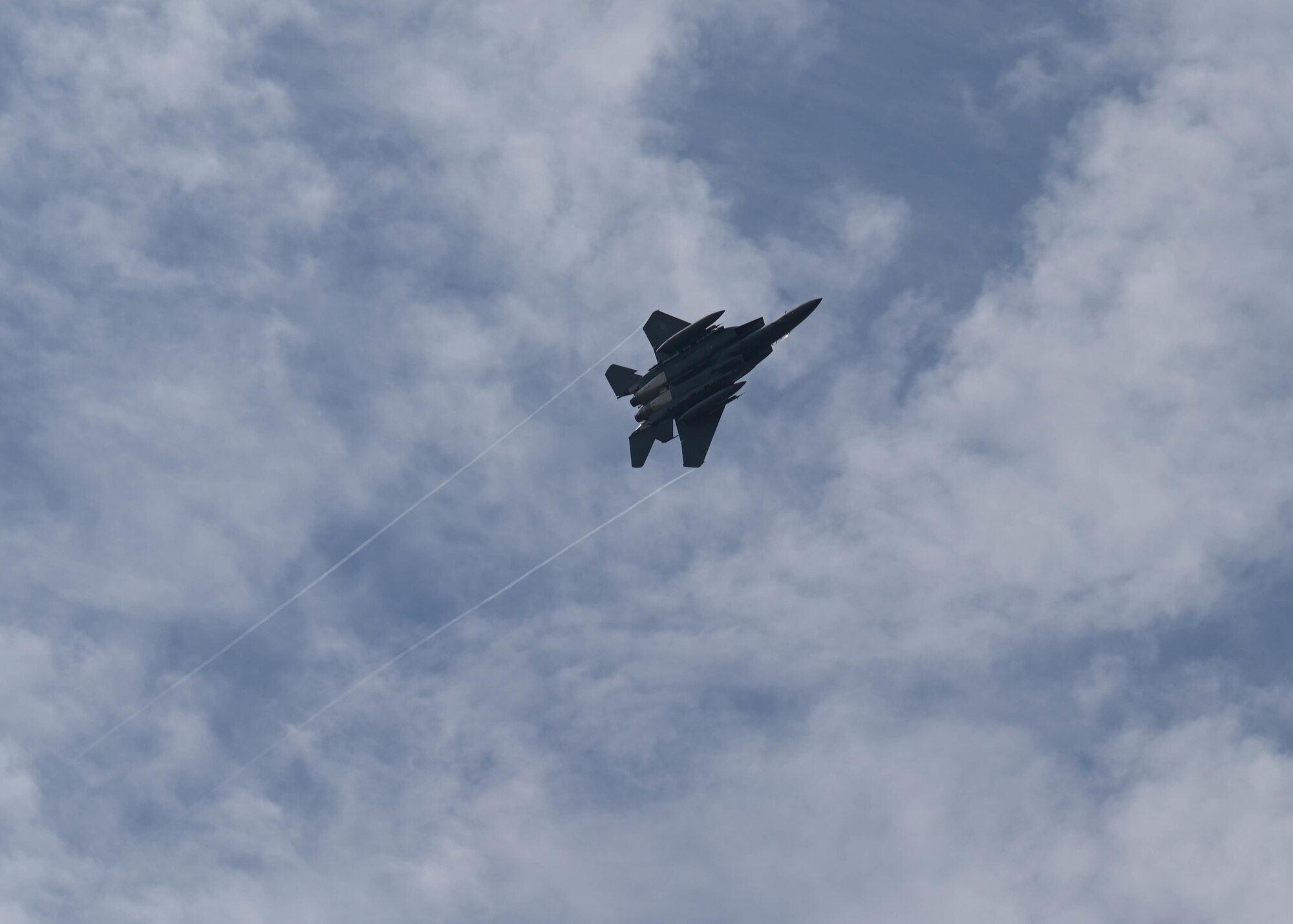 A Republic of Korea F-15K Slam Eagle assigned to the 110th Fighter Squadron flies above Kunsan Air Base, Republic of Korea, Sept. 22, 2022. The visiting 110th FS participated in a joint training event with 8th Fighter Wing F-16 Fighting Falcons. (U.S. Air Force photo by Staff Sgt. Isaiah J. Soliz)