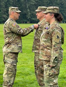 U.S. Army Reserve Soldiers receive the Purple Heart