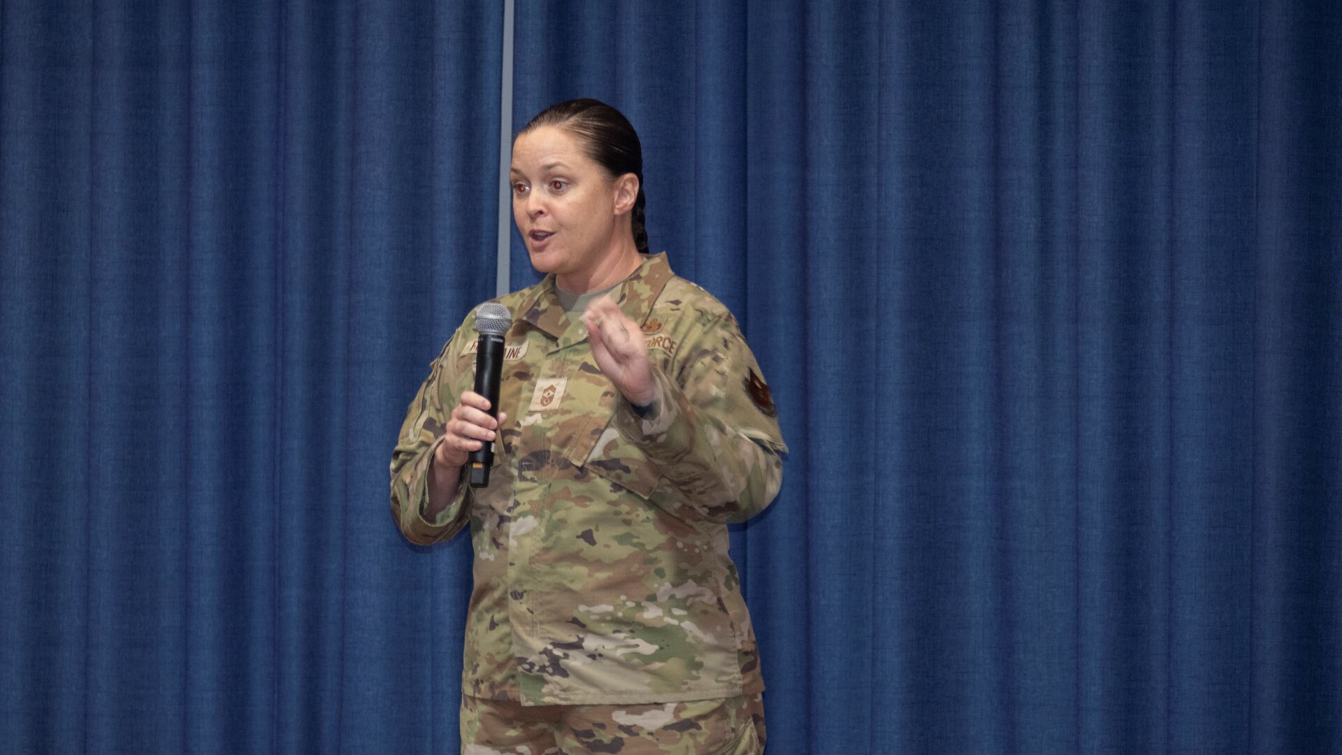 U.S. Air Force Command Chief Master Sgt. Tessa Fontaine, Special Warfare Training Wing command chief, addresses the audience at the SWTW all-call on Joint Base San Antonio-Lackland, Texas, Sept. 27, 2022. At the all-call, the SWTW command team addressed its expectations and priorities for the wing.