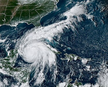 Satellite image of hurricane Ian approaching Florida from the south.