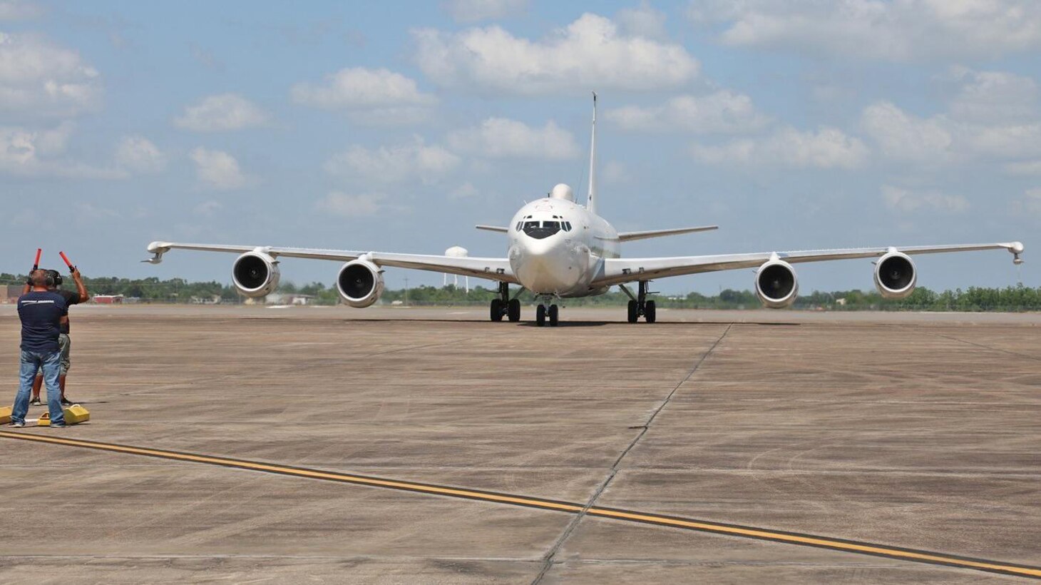 The first E-6B lands in Lake Charles. The aircraft will undergo a Block II upgrade consisting of six modifications to improve the aircraft’s command, control and communications functions connecting the National Command Authority with U.S. strategic and non-strategic forces.