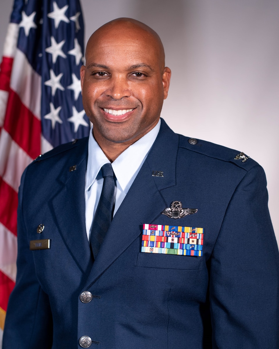 Headshot of Col Brandon Evans as the wing commander of the 164th Airlift Wing, Tennessee National Guard.