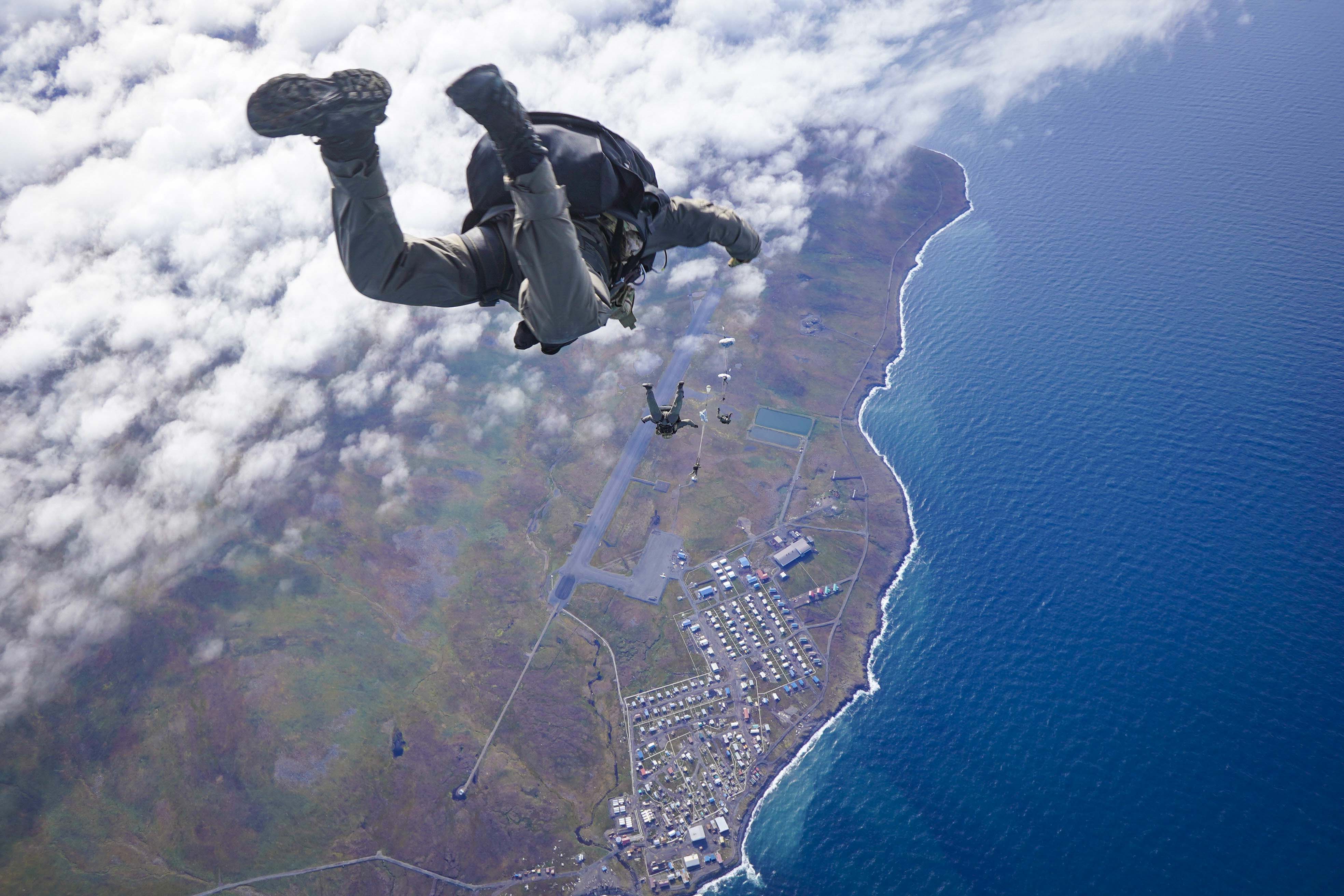 Sailors perform a military free dive