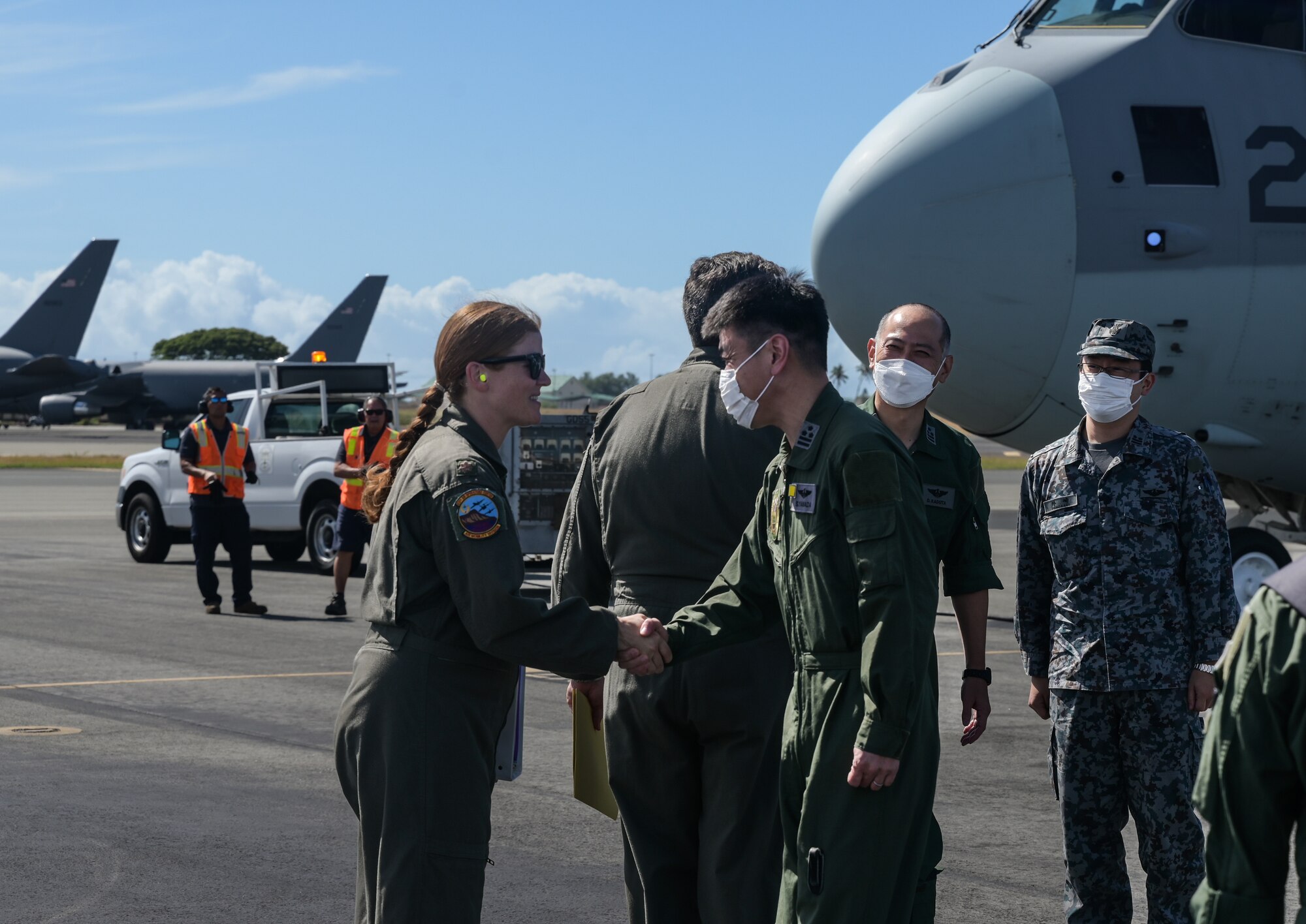 Airmen assigned to U.S. Pacific Air Forces welcome Japan Air Self-Defense Force leadership to Hickam at Joint Base Pearl Harbor-Hickam, Hawaii, Sept. 25, 2022. The JASDF 403rd Tactical Airlift Squadron joined PACAF’s 535th Airlift Squadron, participating in a 3-day bilateral exercise and familiarizing aircrew from both services on the Kawasaki C-2 and the C-17 Globemaster III. (U.S. Air Force photo by Staff Sgt. Alan Ricker)