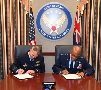 RAAF, USAF leaders sign Joint Vision Statement in Washington