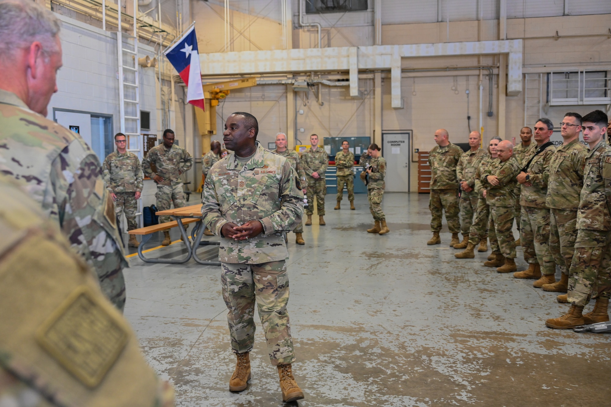 ANG command chief speaks to 136 AW maintenance Airmen.