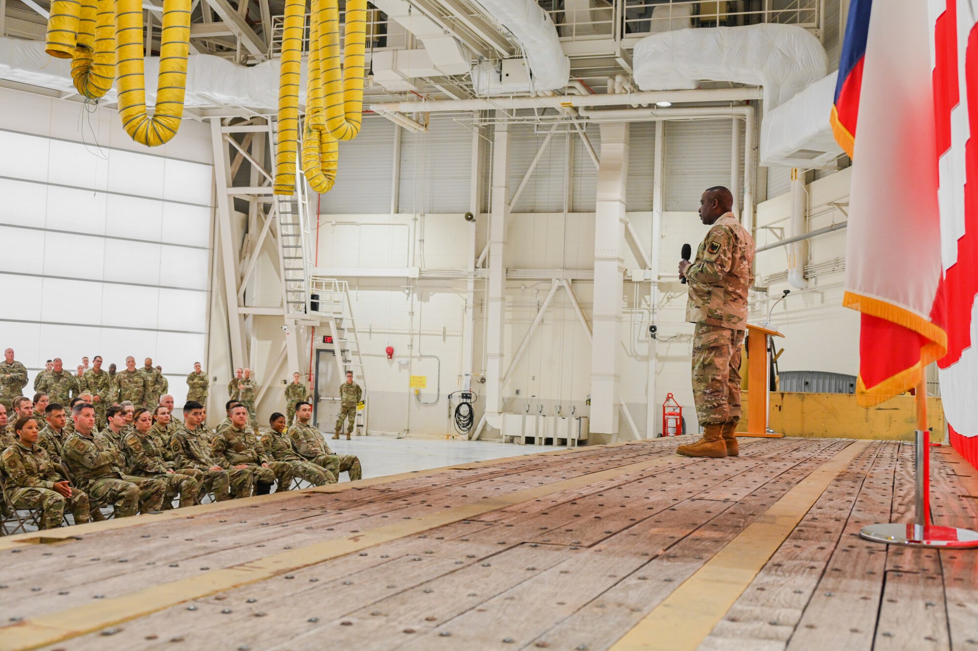 ANG command chief speaks to 136 AW Airmen.