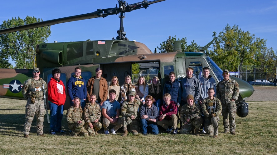 54th Helicopter Squadron Visits Glenburn Public School