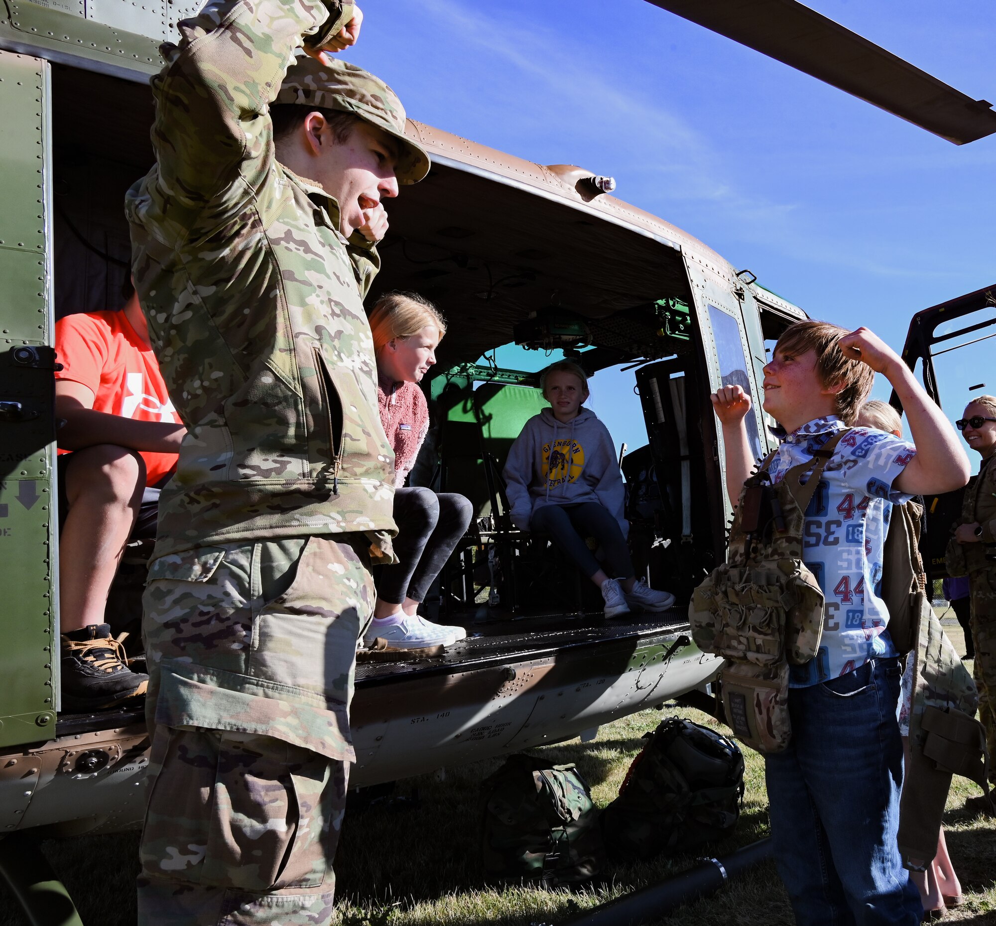 54th Helicopter Squadron Visits Glenburn Public School