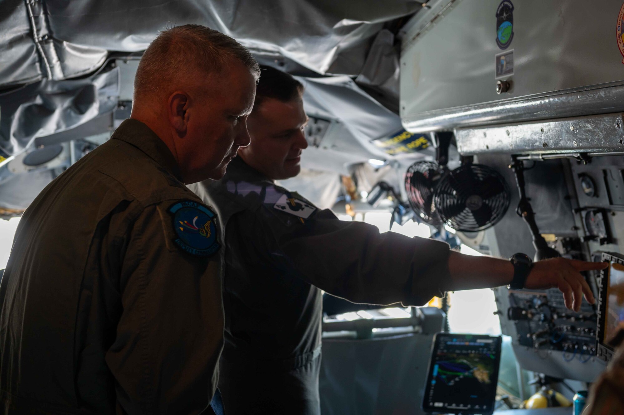 Fairchild hosts Lt. Gen. James Jacobson, Pacific Air Forces director of operations, for a base visit at Fairchild Air Force Base, Washington, September 23, 2022. During his visit, Jacobson toured one of Fairchild’s Real-Time Information in Cockpit (RTIC) equipped KC-135s. (U.S. Air Force photo by Airman 1st Class Morgan Dailey)