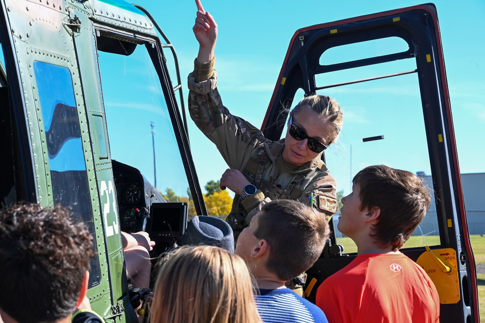 54th Helicopter Squadron Visits Glenburn Public School