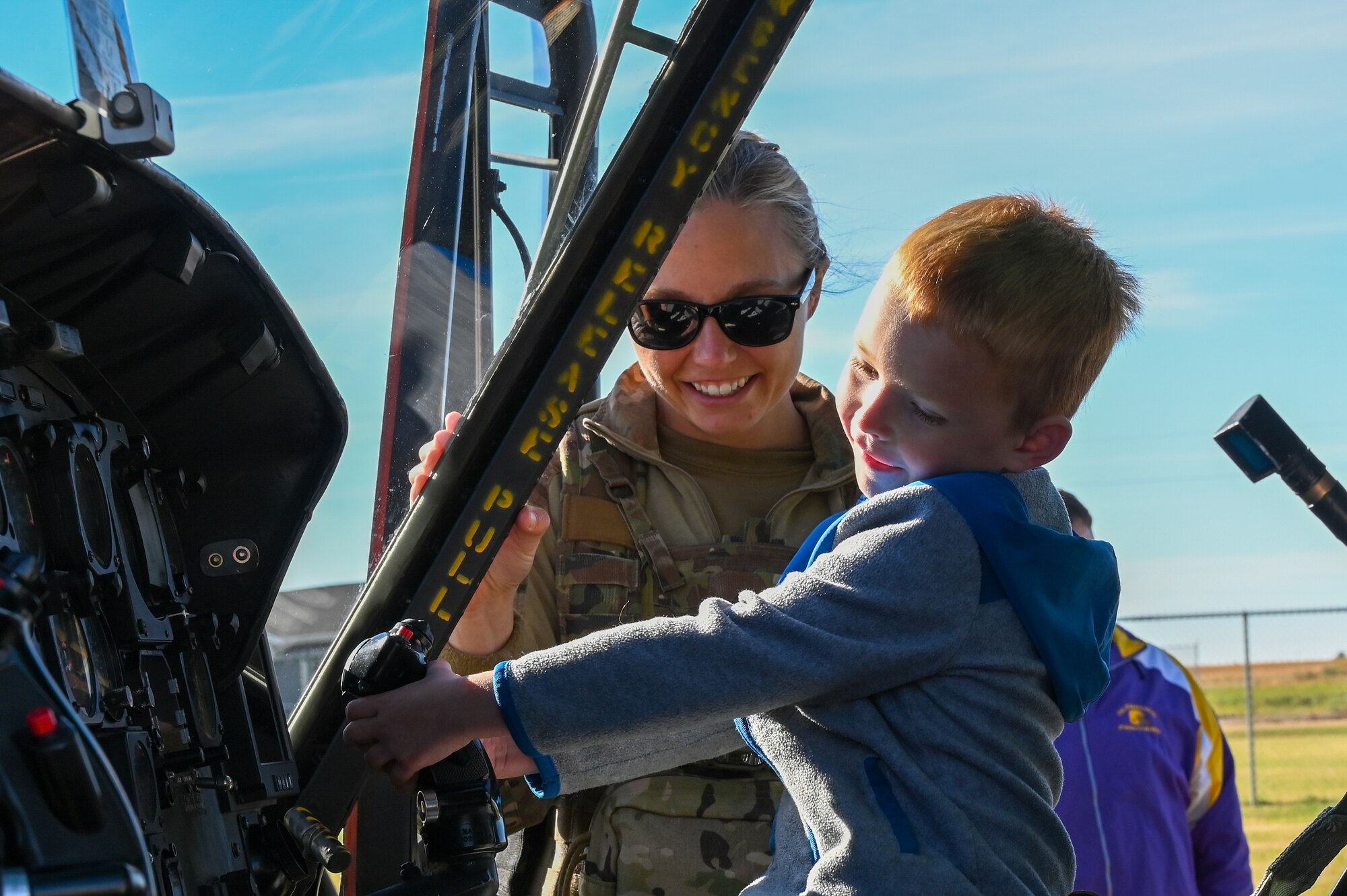 54th Helicopter Squadron Visits Glenburn Public School