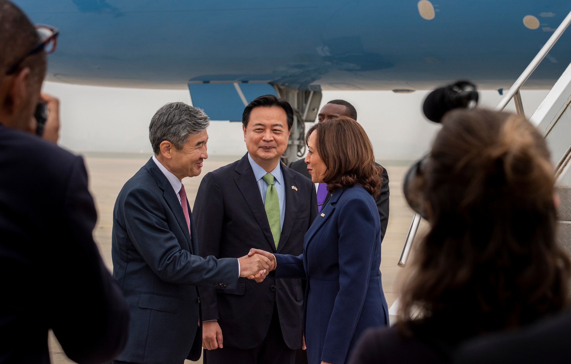 Vice President of the United States Kamala D. Harris greets Mr. Tae-yong Cho, Republic of Korea ambassador to the U.S. at Osan Air Base, ROK, Sept. 29, 2022.