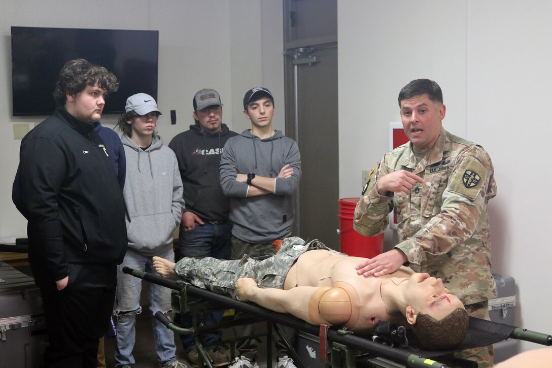 Wisconsin students/educators engage in Meet Your Army Reserve event