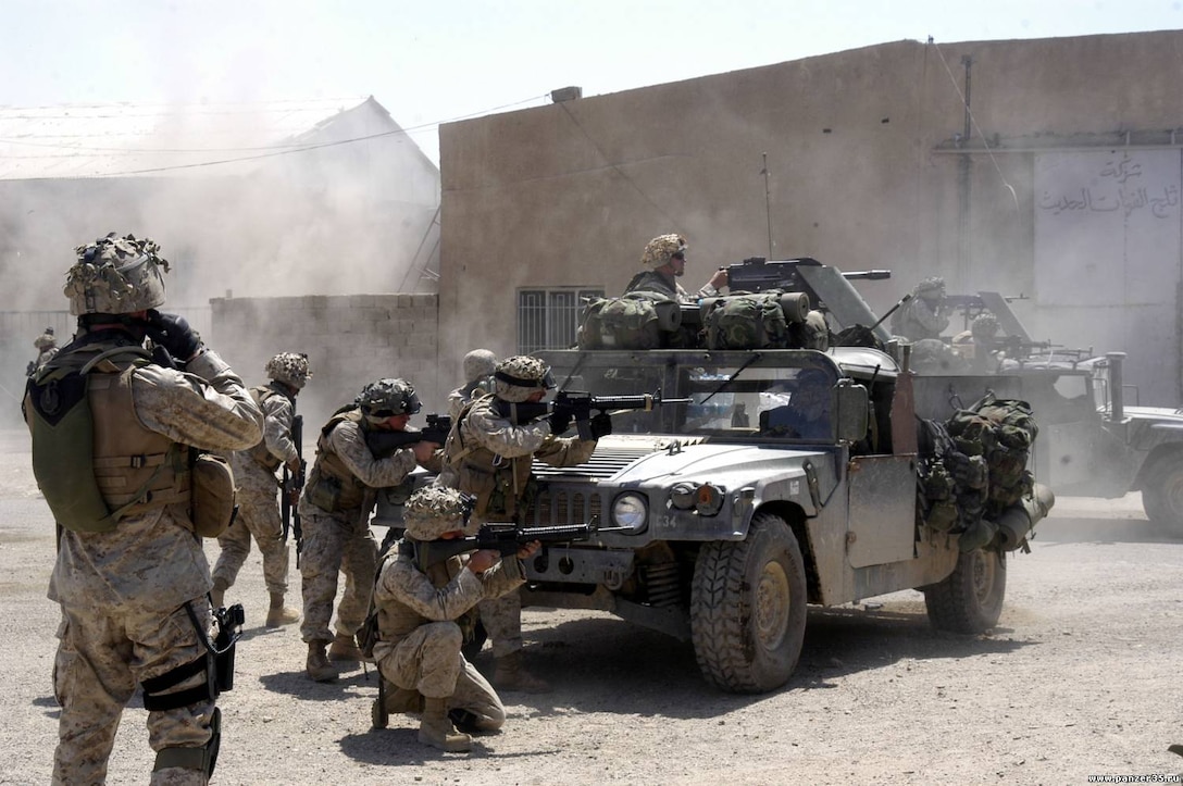 U.S. Marines with Company A, 1st Battalion, 5th Marine Regiment, in Fallujah, 7 April 2004.