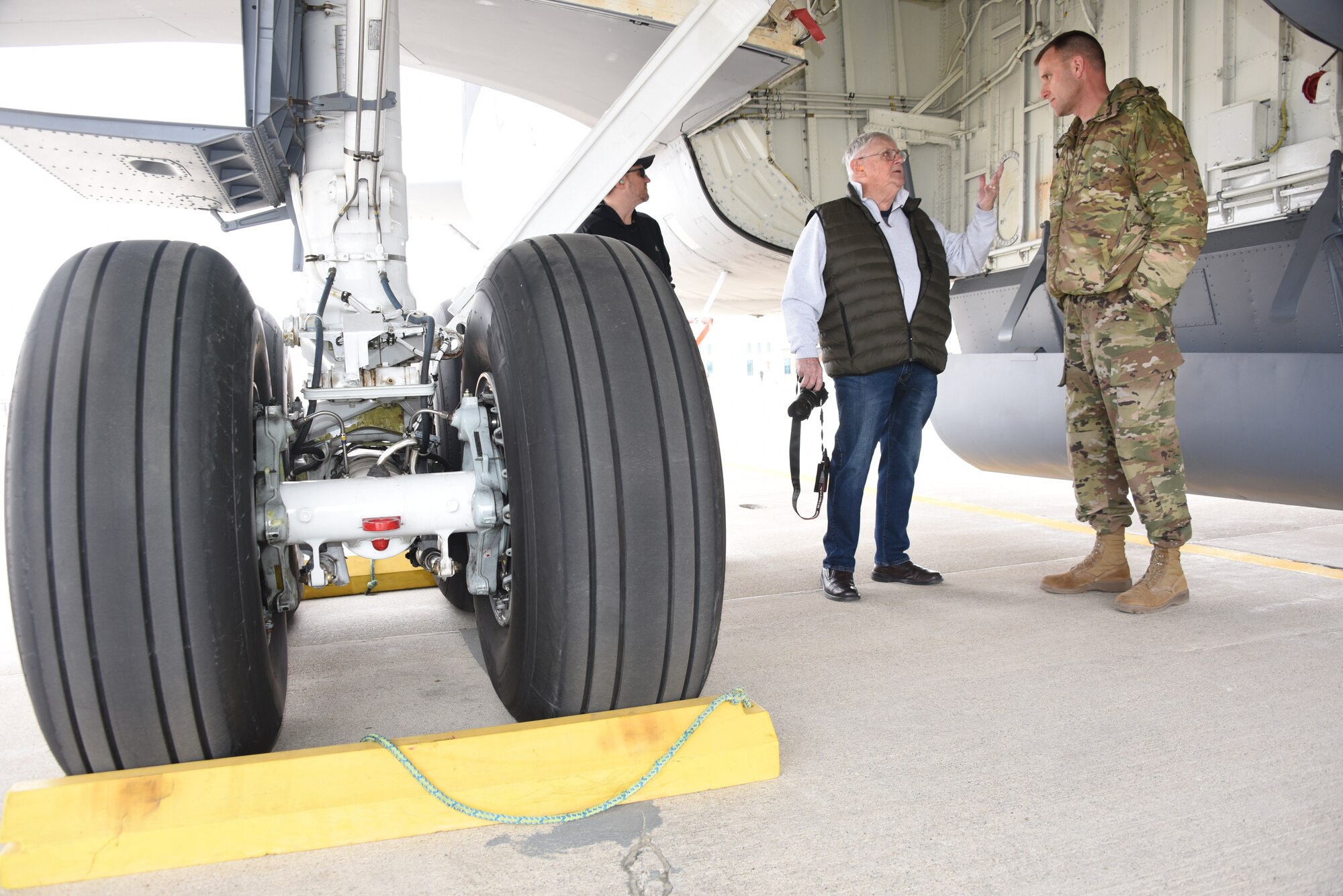 Richard Devine tours KC-135