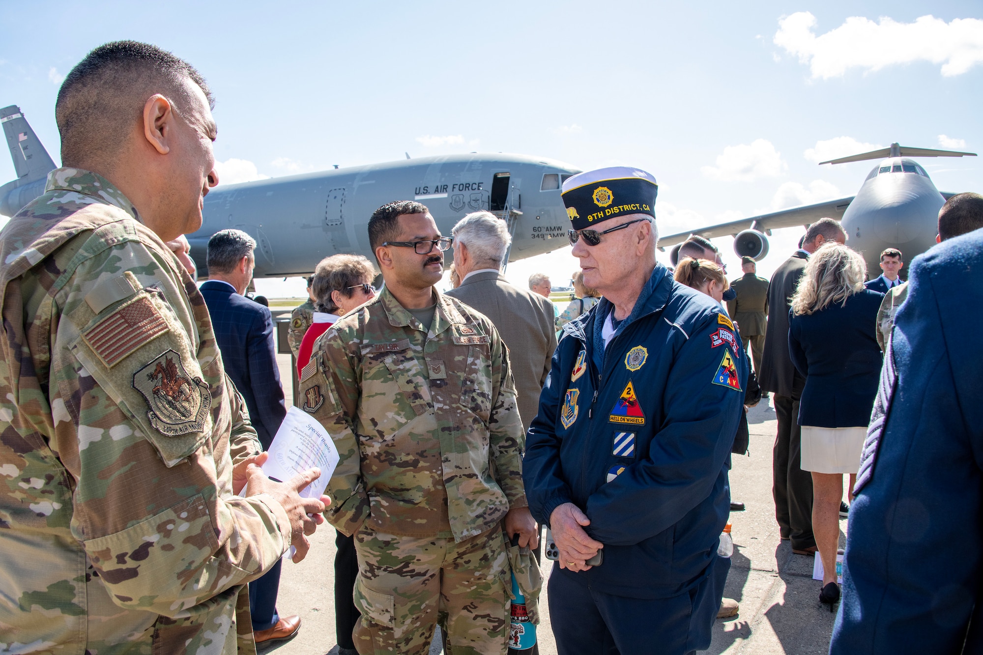 American Vietnam veteran talking to Airmen